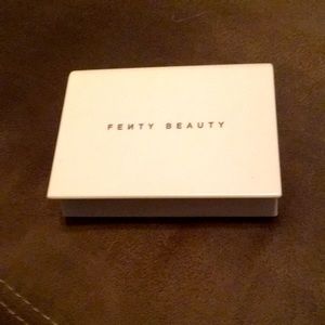 Fenty Beauty blotting powder!